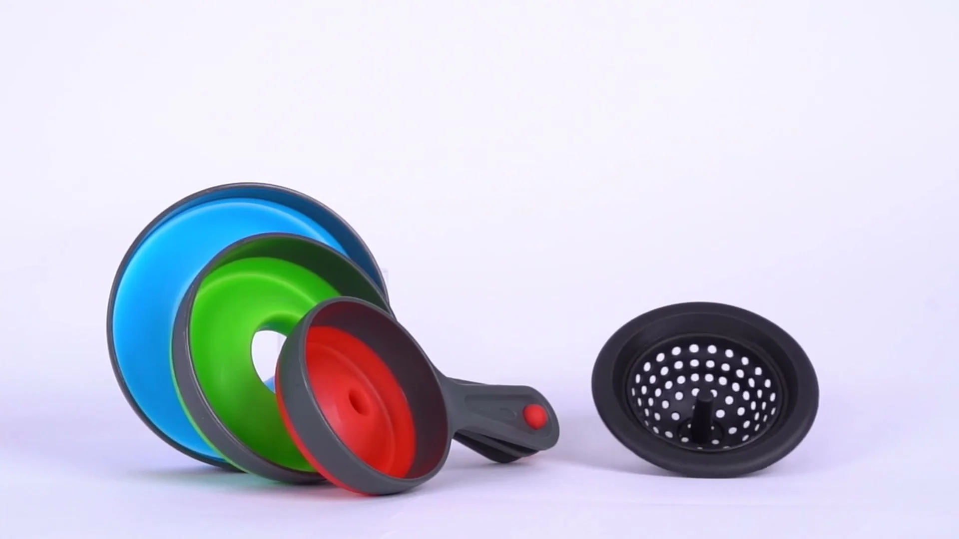 The three funnels and the strainer of the Delove silicone set, nested, from our product video.